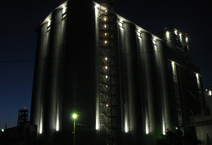 Архитектурная подсветка здания завода